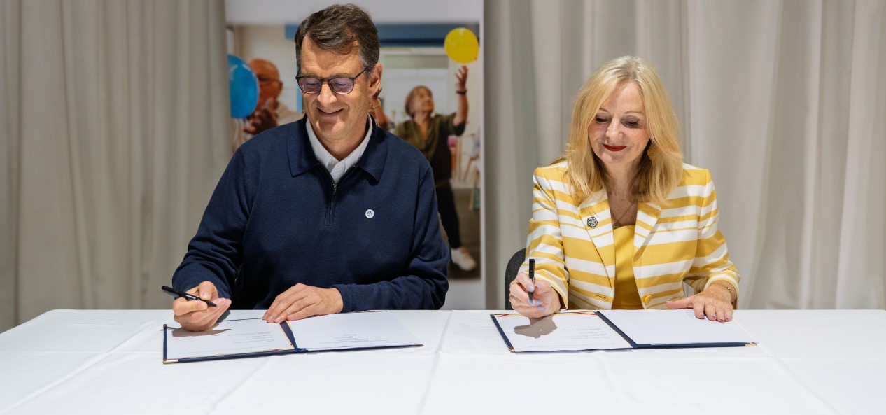 Sport England chief executive Simon Hayes and West Yorkshire mayor Tracy Brabin sign a memorandum of understanding at a table.