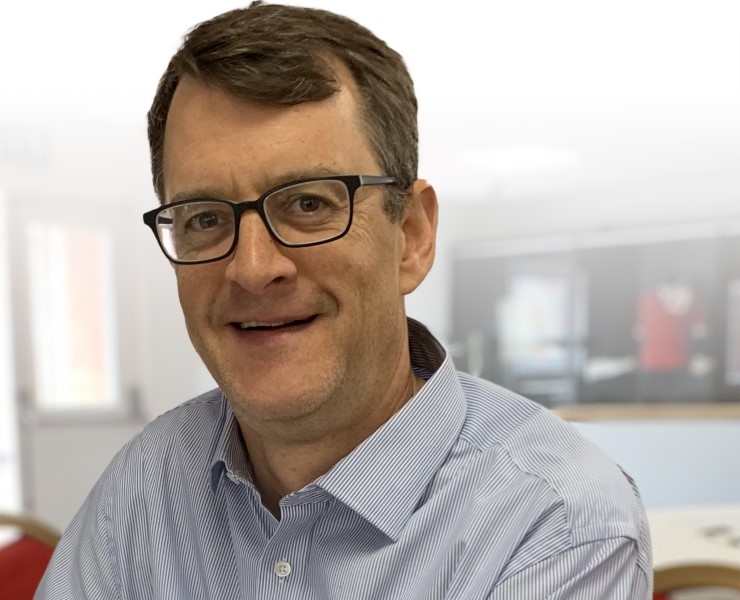 Headshot of Simon Hayes.